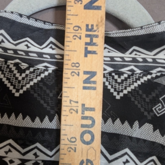 GeeGee size large sheer geometric tunic blouse in black/white - Picture 11 of 12